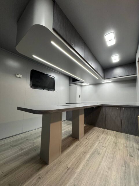 Floor in hauler mobile office truck