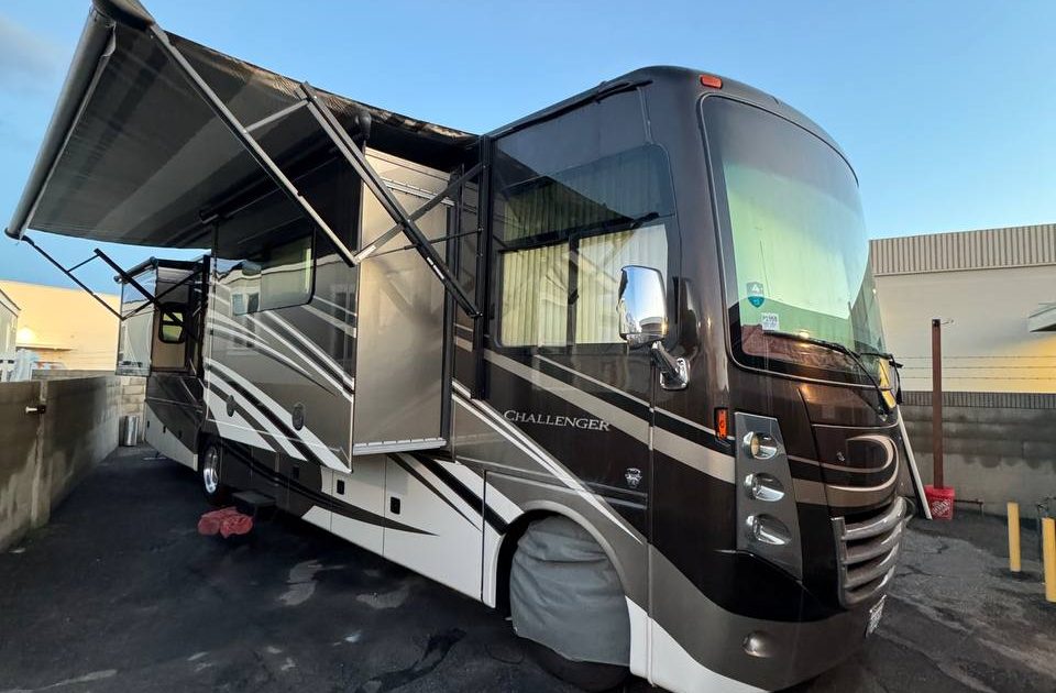 Thor Motor Coach Challenger renovation