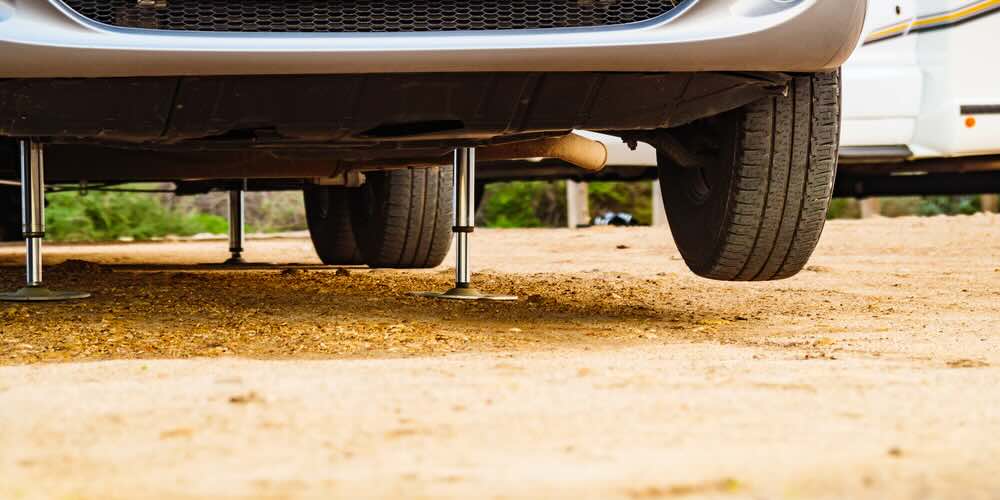stabilize a travel trailer